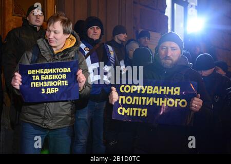 Kiew, Ukraine. Februar 2020. Aktivisten forderten die Freilassung von Irina Venediktova, Direktorin des staatlichen Untersuchungsbüros, im Zusammenhang mit ihrer Erklärung, die Amnestie für Teilnehmer der Revolution In Würde abzuschaffen. (Foto von Aleksandr Gusev/Pacific Press) Credit: Pacific Press Agency/Alamy Live News Stockfoto