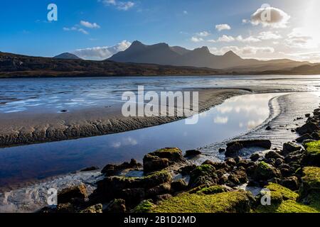 Ben Loyal über die Schlammwohnungen an der Spitze des Kyle of Tongue bei Ebbe, Sutherland, Schottland, Großbritannien Stockfoto