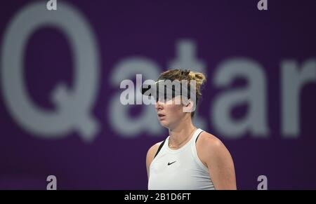 Doha, Katar. Februar 2020. Elina Svitolina aus der Ukraine reagiert beim zweiten Vorrundenspiel im Dameneinzel gegen Amanda Anisimova aus den Vereinigten Staaten bei den WTA Katar Open 2020 in Doha, Katar, 24. Februar 2020. Kredit: Nikku/Xinhua/Alamy Live News Stockfoto