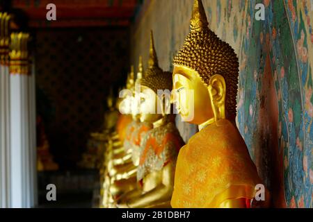 Nahaufnahme des Kopfes der Statue im buddhistischen Tempel Stockfoto