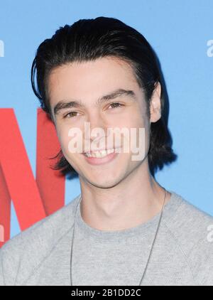 Los Angeles, Kalifornien. Februar 2020. Bei den Ankünften für ALLE BRIGHT PLATCES Screening, Arclight Hollywood, Los Angeles, CA 24. Februar 2020. Credit: Elizabeth Goodenough/Everett Collection/Alamy Live News Stockfoto