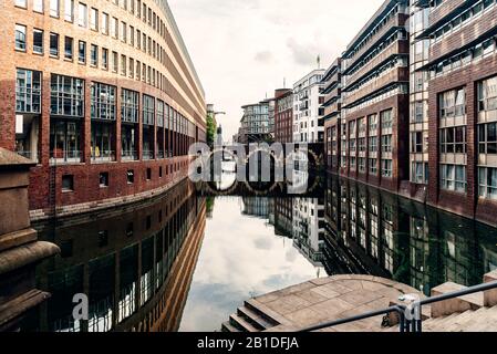 Blick auf den Bleichenfleet Canal in Hamburg. Stockfoto