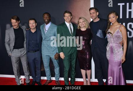 Los Angeles, USA. Februar 2020. Michael Dorman, Leigh Whannell, Aldis Hodge, Jason Blum, Elisabeth Moss, Oliver Jackson-Cohen und Storm Reid besucht die Premiere von Universal Pictures "The Invisible Man" im TCL Chinese Theatre am 24. Februar 2020 in Hollywood, California Credit: Tsuni/USA/Alamy Live News Stockfoto