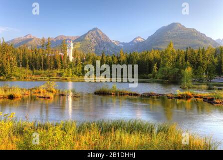 Natürliche Bergsee in der Slowakei Tatras Stockfoto
