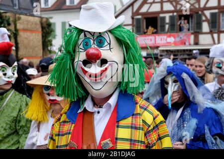 In der Baseler fasnacht (Karneval) verstecken die Künstler ihre wahre Identität mit einer Maske. Stockfoto