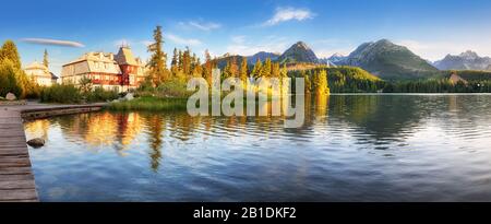 Bergsee Strbske pleso und Hohe Tatra, Slowakei - Landschaft Stockfoto