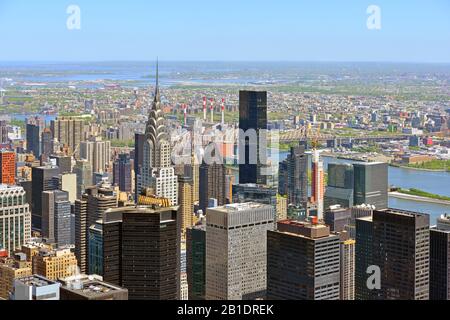 Die berühmten Wolkenkratzer von New York City. Urbane Landschaft aus Vogelflug Stockfoto