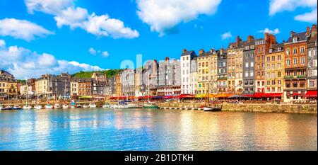 Honfleur berühmte Skyline des Dorfhafens. Normandie, Frankreich, Europa. Stockfoto