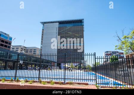 Sydney, Australien neue mehrstöckige Arthur Phillip High School in Parramatta, die 2020 eröffnet wurde, Western Sydney, Australien Stockfoto