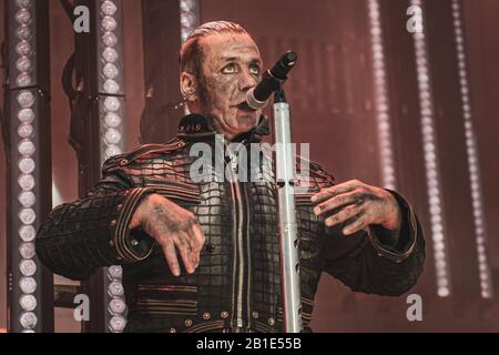 Horsens, Dänemark. Mai 2017. Rammstein, die deutsche Industrial-Metal-Band, führt ein Live-Konzert im Horsens Gefängnis in Horsens durch. Hier ist Sänger Till Lindemann live auf der Bühne zu sehen. (Foto: Gonzales Foto - Nikolaj Bransholm). Stockfoto