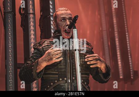 Horsens, Dänemark. Mai 2017. Rammstein, die deutsche Industrial-Metal-Band, führt ein Live-Konzert im Horsens Gefängnis in Horsens durch. Hier ist Sänger Till Lindemann live auf der Bühne zu sehen. (Foto: Gonzales Foto - Nikolaj Bransholm). Stockfoto