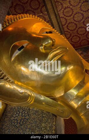 Asien, Thailand, Bangkok, Wat Pho, der zurückliegende Buddha Stockfoto