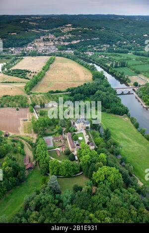 Arial Blick auf Chateau Fayrac und Chateau Beynac von einem Heißluftballon Dordogne Frankreich Stockfoto