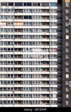 Fassade eines Wohnblocks in Stratford, London, Großbritannien. Stockfoto