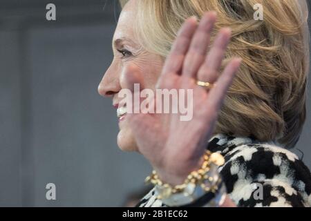 Berlin, Deutschland. Februar 2020. 70. Berlinale, Photocall, Berlinale Special, Hillary: Hillary Rodham Clinton, ehemalige US-Außenministerin Das Internationale Filmfestival findet vom 20.02. Bis 01.03.2020 statt. Kredit: Jörg Carstensen / dpa / Alamy Live News Stockfoto