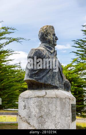 Statue des Nationalhelden Bernado O'Higgins in Puerto Bories, einem kleinen Dorf in Patagonien, in der Nähe von Puerto Natales, Provinz Ultima Esperanza, Süd-Chile Stockfoto