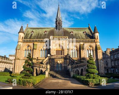 Die Kunstgalerie und das Museum der McManus Gallery in einem schönen, gothischen George Gilbert-Scott-Wiederaufleben in Dundee Scotland Stockfoto