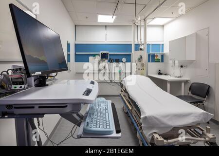 University College London Hospital Interior. Unfall- und Notfall-Behandlungsraum. Stockfoto