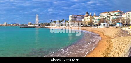 Saint Raphael Strand und Uferpromenade Panoramaaussicht, berühmten touristischen Ziel der Französischen Riviera, Alpes Maritimes, Frankreich Stockfoto