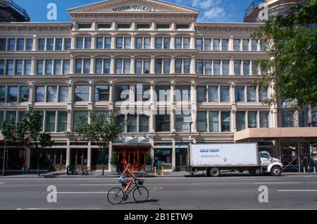 Hugh O'Neill Trockengüter Gebäude, erbaut 1875, auf der Sixth Avenue in der Ladies' Mile Einkaufsviertel in New York Stockfoto