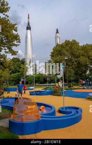 Titan II-Rakete mit Gemini-Kapsel, Rocket Garden, Hall of Science, Flushing Meadow Park, Queens, New York City, USA Stockfoto