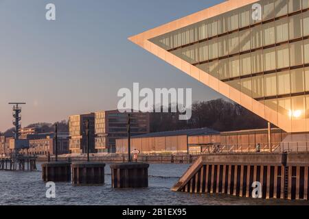 Modernes Bürogebäude "Dockland" im Hamburger Stadtteil Altona-Stadt Stockfoto