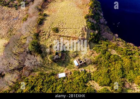 Luftaufnahme der verlassenen Stadt am Drumboghill zwischen Rossbeg und Portnoo im County Donegal - Irland. Stockfoto