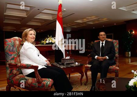 US-Außenministerin Hillary Rodham Clinton trifft sich am Dienstag, 14. September 2010 mit Präsident Husni Mubarak aus Ägypten in Sharm El Sheikh, Ägypten. Kredit: Staatsabteilung über CNP. /MediaPunch Stockfoto