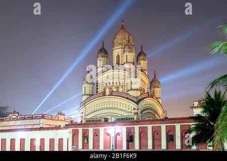 Nachtsicht auf den Dakshineswar Tempel in Kolkata. Stockfoto