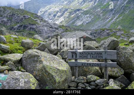 NP hohe Tauern Schild am Gletscherpfad, Obersulzbachtal, Salzburg, Österreich Stockfoto