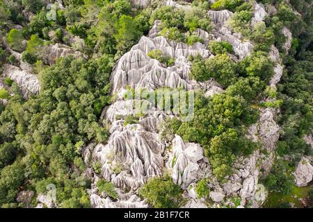 Erodierte Kalkfelsen, Serra de Tramuntana, Drohnenfoto, Mallorca, Balearen, Spanien Stockfoto