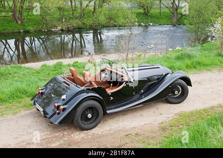 Morgan Plus 4 an der Lahn, in Marburg-Hessen, Deutschland Stockfoto