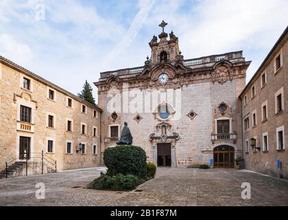 Heiligtum und Denkmal für Bischof Pere-Joan Campins im Kloster Lluc, Santuari de Lluc, Serra de Tramuntana, Mallorca, Balearen, Spanien Stockfoto