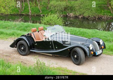 Morgan Plus 4 an der Lahn, in Marburg-Hessen, Deutschland Stockfoto