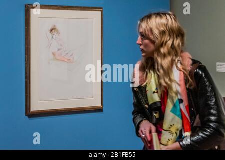 London, Großbritannien. Februar 2020. Celia Birtwell - David Hockney: Zeichnung aus Dem Leben, eine neue Ausstellung in der National Portrait Gallery. Es erkundet Hockney als Zeichner von den 1950er bis zur Gegenwart, indem es sich auf Darstellungen von sich selbst und einer kleinen Gruppe von Sittern in seiner Nähe konzentriert. Mit rund 150 Werken aus öffentlichen und privaten Sammlungen auf der ganzen Welt sowie von der David Hockney Foundation und dem Künstler. Sie läuft vom 27. Februar bis 28. Juni 2020. Credit: Guy Bell/Alamy Live News Stockfoto