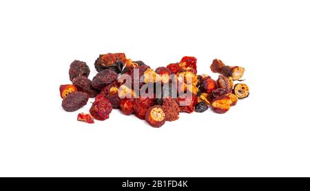 Mischung aus Kräuterfrüchtetee mit Blumenblättern, trockenen Beeren und Früchten. Texsture Stockfoto