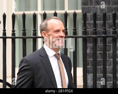 London, Großbritannien. Februar 2020. Außenminister Dominic Raab kommt zur wöchentlichen Kabinettsversammlung in der Downing Street. Credit: Uwe Deffner/Alamy Live News Stockfoto