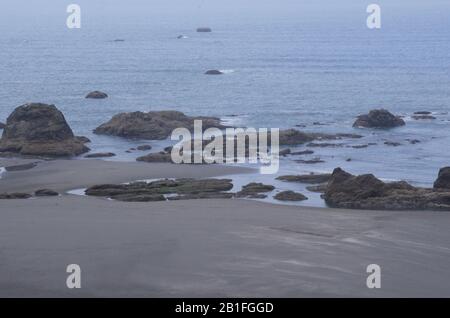 Schattierungen von grau: grau Obertöne verbrauchen Ruby Beach im Staat Washington. Stockfoto