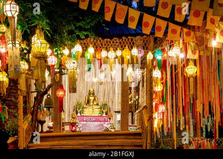 Buddha-Bild im Wat Phan Tao, Chiang Mai, Thailand Stockfoto