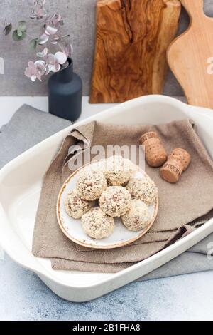 Köstliche Milchschokolade und Erdnussbutter Trüffel Stockfoto