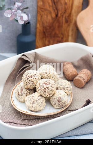 Köstliche Milchschokolade und Erdnussbutter Trüffel Stockfoto