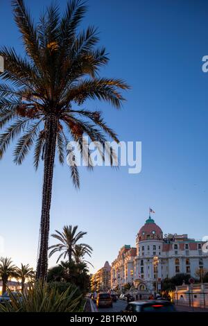 Das Hotel Negresco in Der Abenddämmerung, Promenade des Anglais, Baie des Anges, Nizza, Südfrankreich, Stockfoto