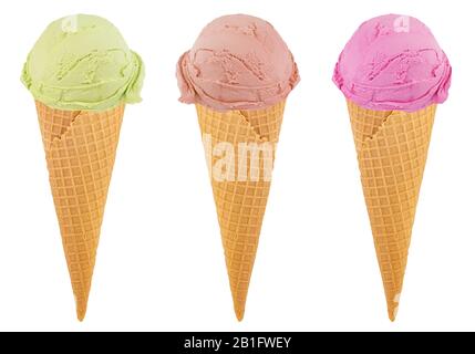 Satz von Eis in der Waffel Kegel auf weißem Hintergrund. Stockfoto