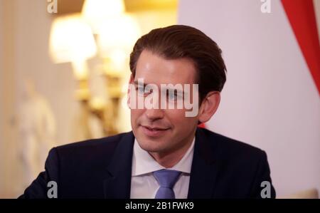 Der österreichische Bundeskanzler Sebastian kurz hatte während seines Treffens mit Premierminister Boris Johnson in der Downing Street, London, 10. Stockfoto