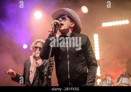 Rob Spragg und Nick Reynolds alias Larry Love und Harpo Strangelove aus Alabama 3, Wickham Festival. August 2019 Stockfoto