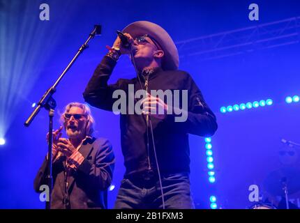 Rob Spragg und Nick Reynolds alias Larry Love und Harpo Strangelove aus Alabama 3, Wickham Festival. August 2019 Stockfoto