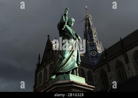 Statue von Laurens Janszoon Coster von der Kathedrale Stockfoto