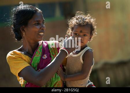 Das Bild der Örtlichen Dorfmutter und des Kindes in Purulia, Westbengalen, Indien, asien Stockfoto