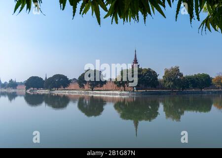 Burggraben und Burgmauern, Mandalay, Mandalay Region, Myanmar Stockfoto