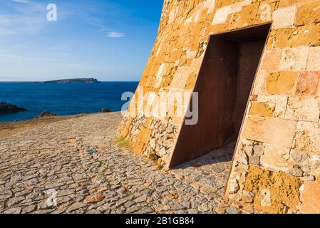 Torre de Fornells, Küsten- Turm am Eingang zum Hafen von Fornells zu schützen. Menorca, Spanien Stockfoto